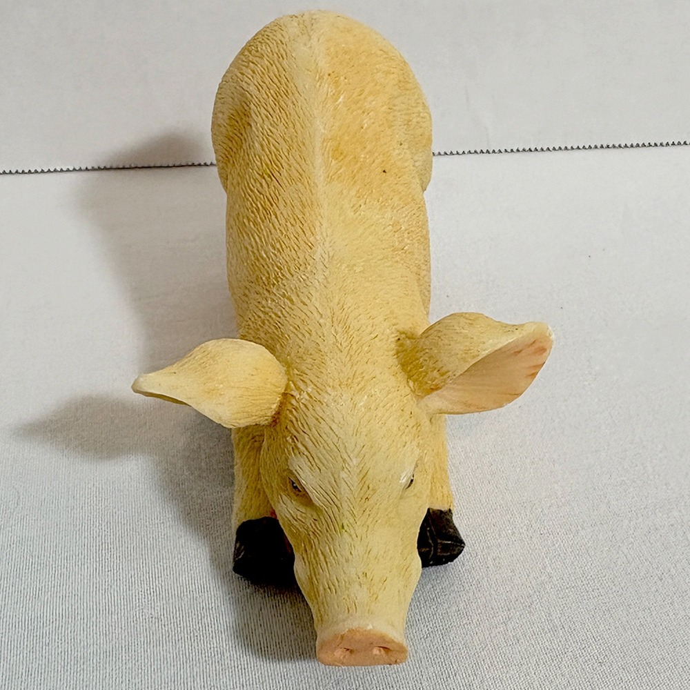 Vintage Resin Crouching Pig Figurine Farm Animal Decor - Picture 3 of 10